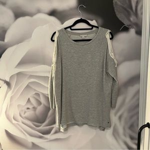 American Eagle top with cut out sleeves size large